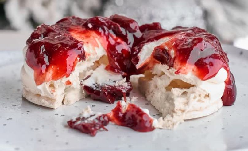 Canelé Patisserie Releases Cherry Pavlova for Christmas