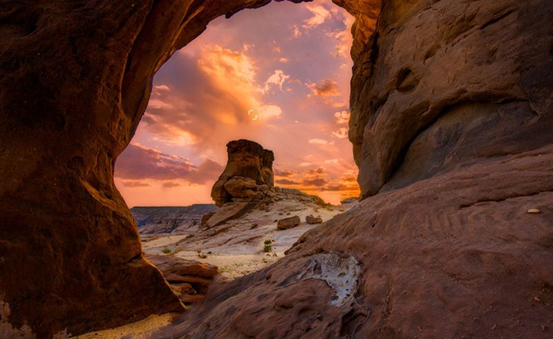 ‘Arduna’ Art Exhibition Explores Land & Nature in AlUla