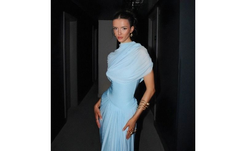 Monochrome Monday: The Pale Blue Edition