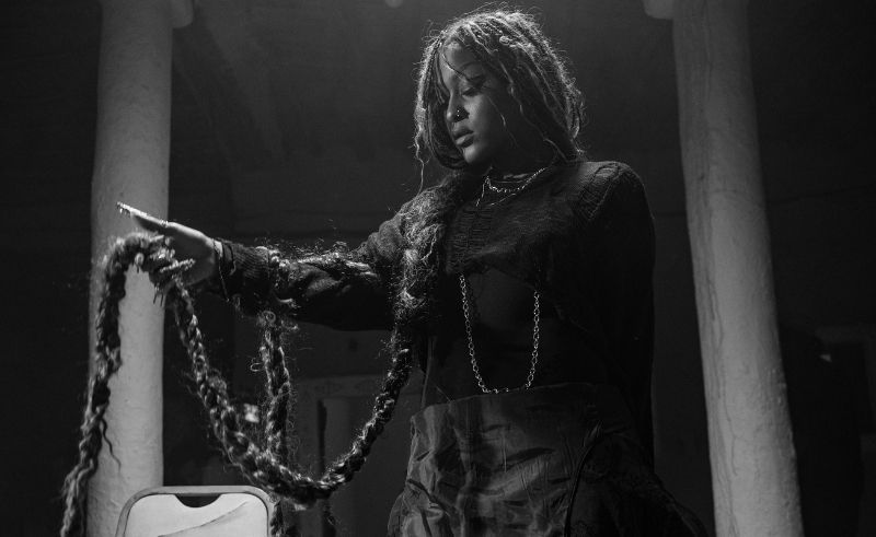 Asayel Captures the Tension of Self-Acceptance on 'Tbghaha Keef' Video