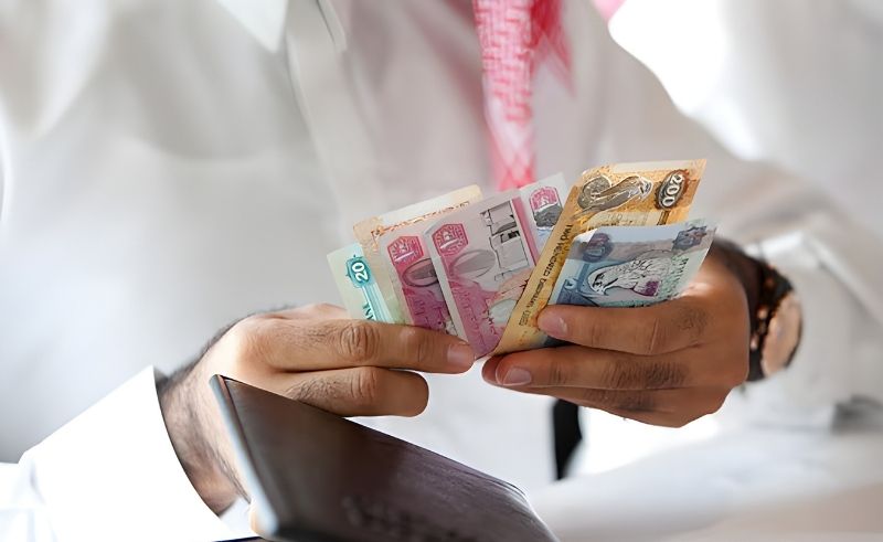Sheikh Hamdan Approves Early Eid Salaries for Government Employees