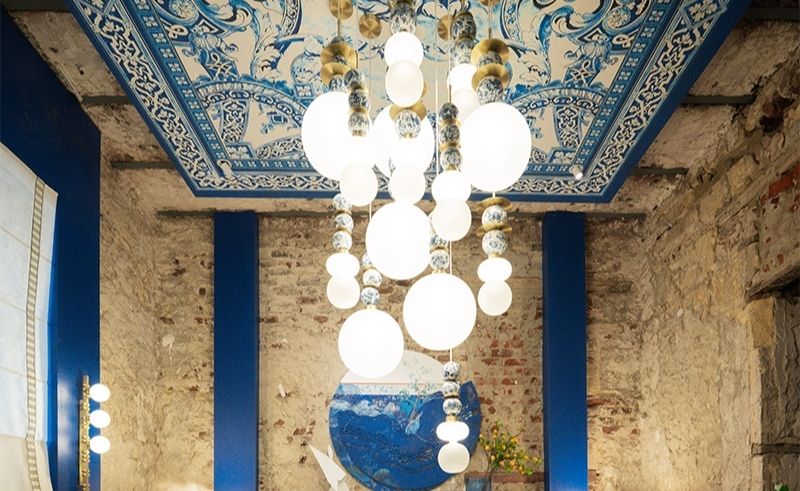 Sam House Brings Four Feminine Narratives to Café Riche Through Light