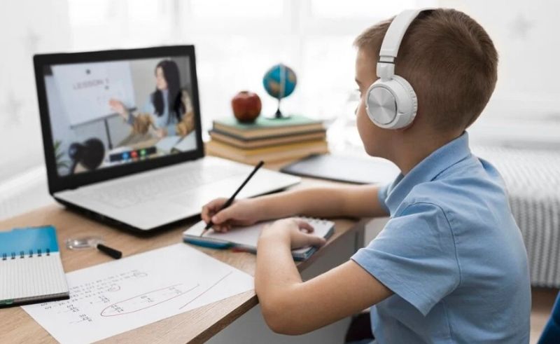 Distance Learning Extended Across UAE Schools Until April 17th