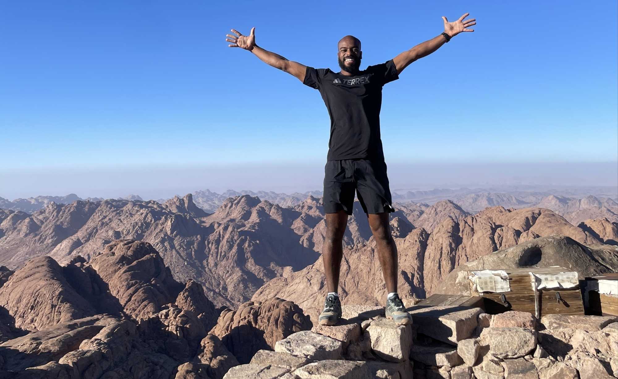 Egyptian Athlete Becomes Fastest Man to Ever Climb Mount Moses