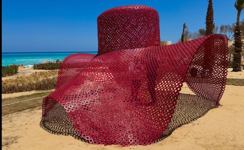 Ghoul Design Studio Unveils Giant Hat Installation at Saada Sahel