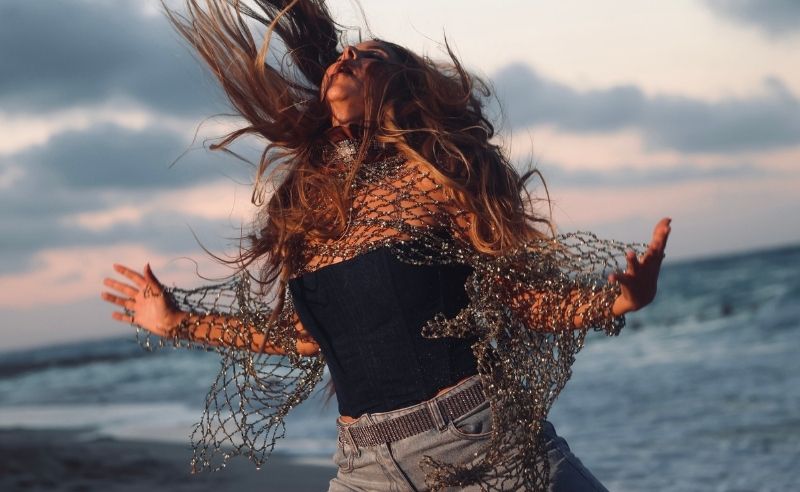 Bosa Channels 2000s Dance-Pop Excess on ‘Sebni Aeish’