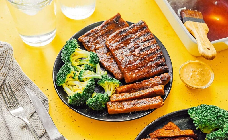 'Cairo Healthy Food' Makes Vegan Chicken, Steak & Sausage