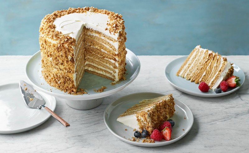 Egyptian Bakery Pastel Makes Traditional Russian Honey Cake 'Medovik'