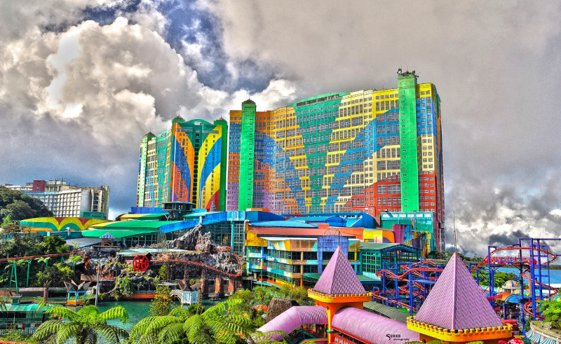 The World's Largest Hotel is a 7,300+ Room Funhouse in Malaysia