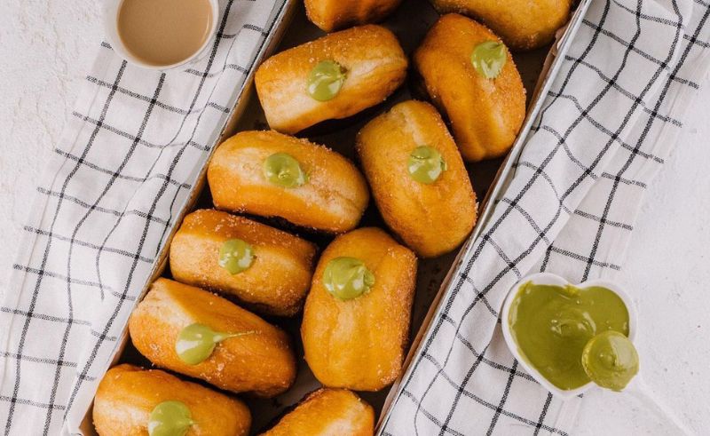 Alexandria's Mendoza Serves Pistachio Cream-Filled Donuts