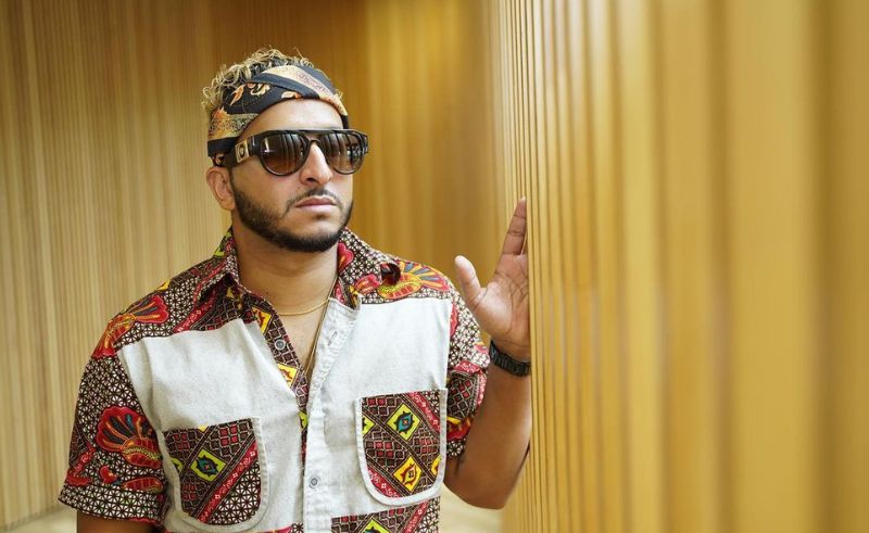Yemeni Rapper Yemeknight Releases Eccentric Video for ‘Re7lak Mennii’