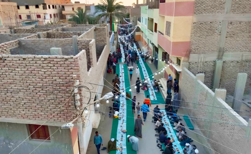 Upper Egypt‘s Biggest Iftar Table is One Kilometre Long in Luxor!