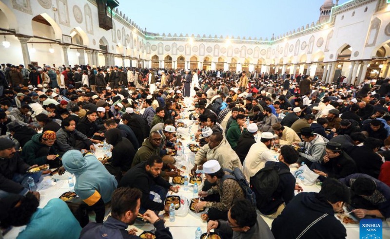 Suhoor Meals Provided at Al Azhar Mosque Increased to 3,500