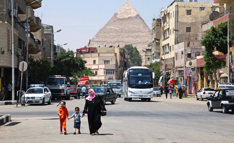 Giza Vendors Now Have to Put Garbage Bins in Front of Their Shops