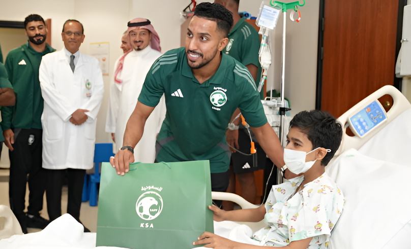 Saudi National Team Footballers Visit Patients at Jeddah Hospital