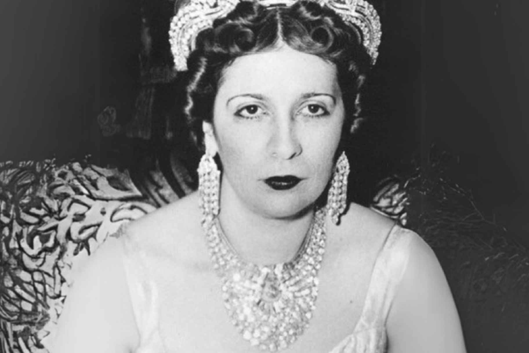 Styled Archives: The Story Behind Queen Nazli's Necklace