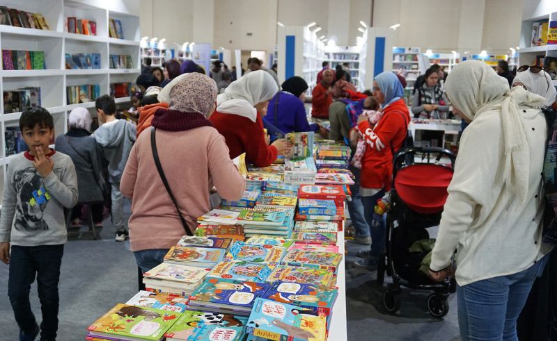 Cairo Intl Book Fair Draws Over 400,000 Attendees on Opening Day