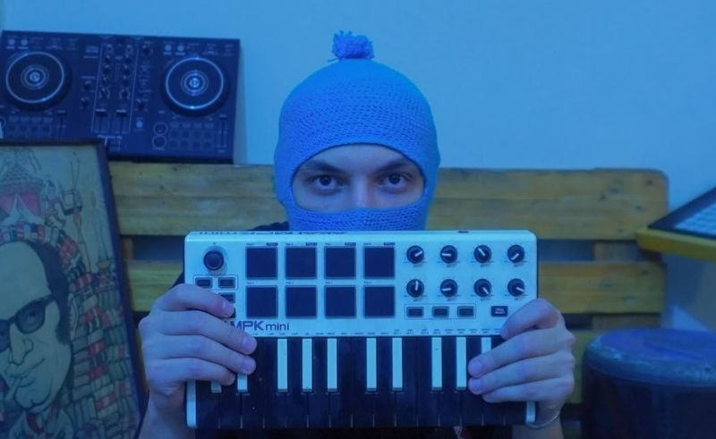 Molotof Debuts as Vocalist on Self-Made Project ‘Saradeeb’