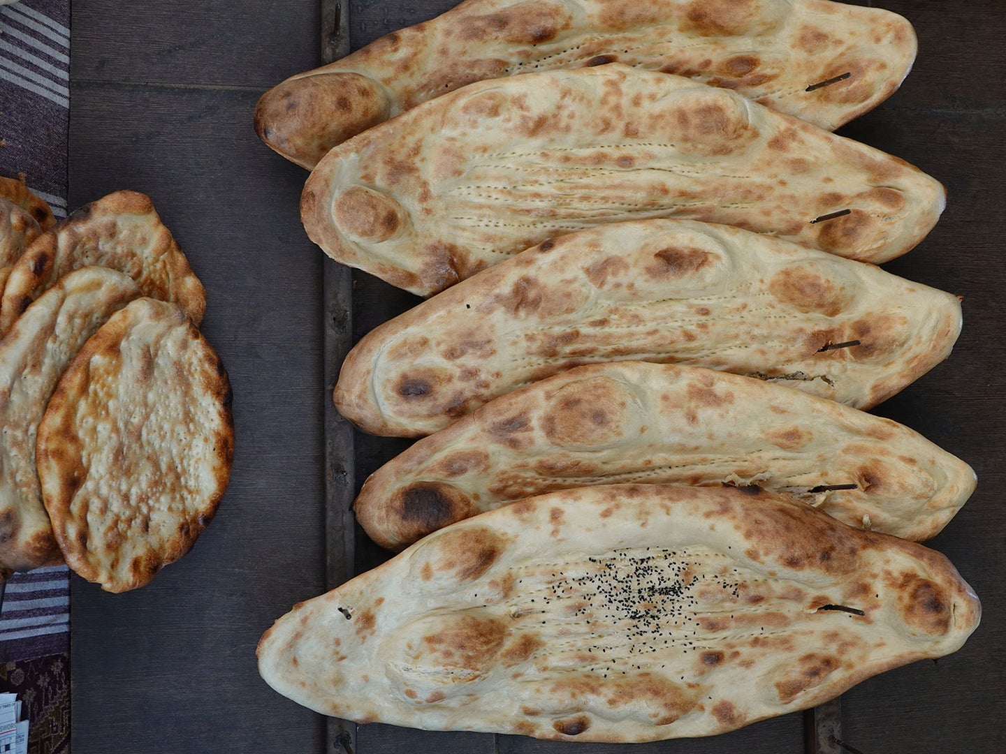 Афганские рецепты. Afghanistan Naan. Афганский хлеб. Хлеба Афгана. Афганский хлеб тонкий.