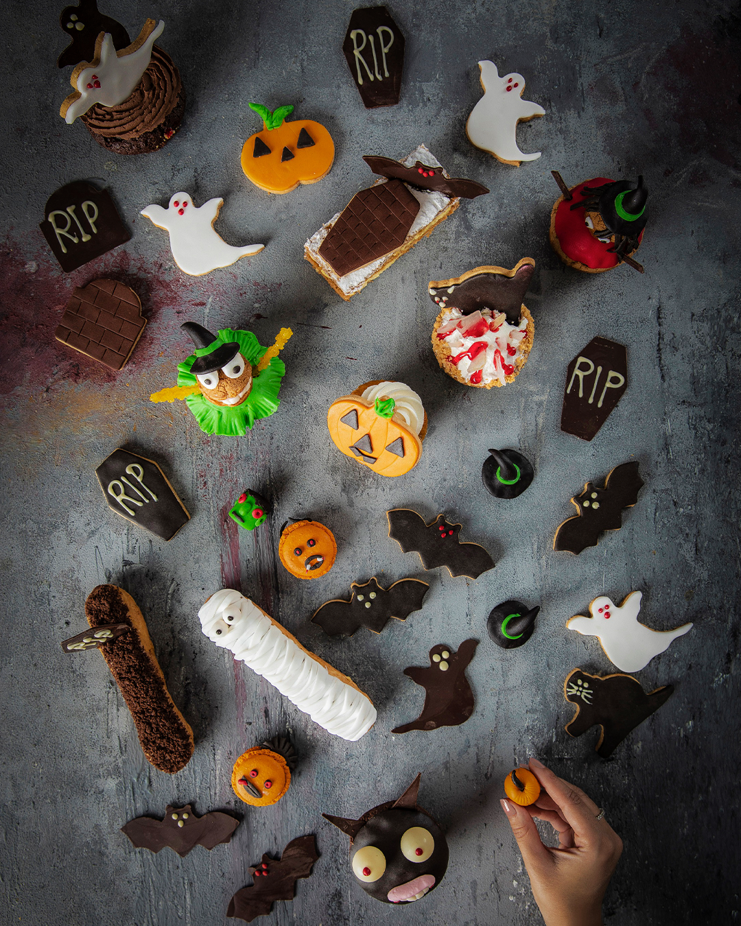 Spooky Trick or Treat Cakesicles are Perfect for Halloween 